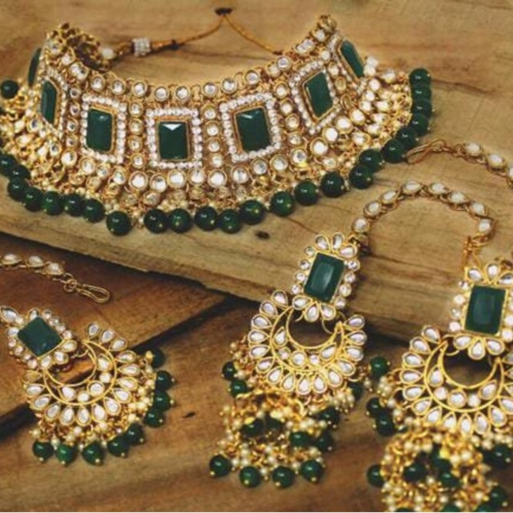 Indian Green Kundan & Pearls Jewelry Set